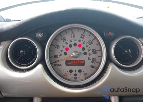 2004 Mini Cooper z USA, uszkodzony, nr VIN WMWRC33424TC53596